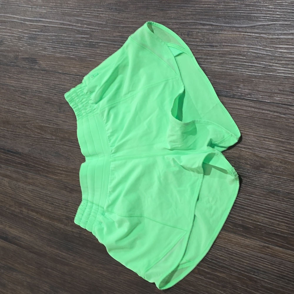Lululemon hotty hot high rise 4" in green size 4